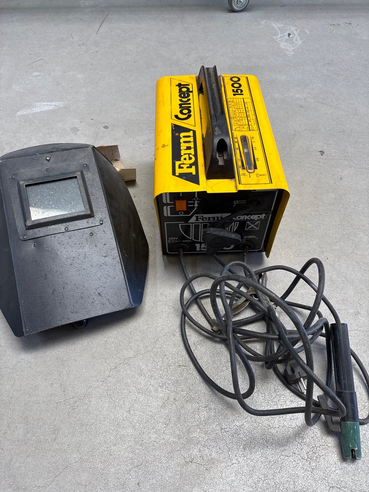 Ferm Concept 1500 lasapparaat met laskap en elektroden, Ophalen, Gebruikt, Minder dan 150 ampère, Elektroden