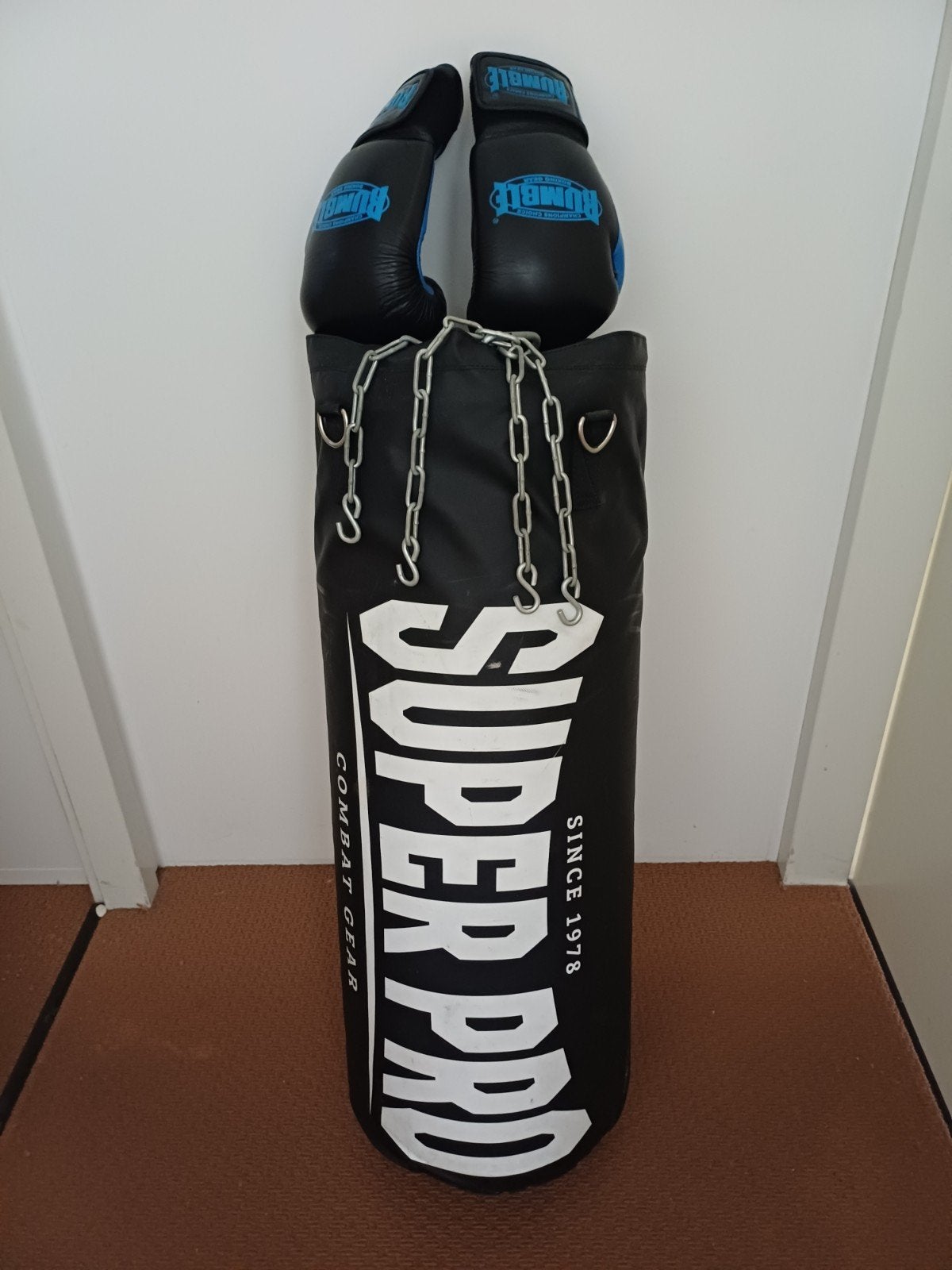 Bokszak Super Pro Combat Gear met Rumble bokshandschoenen, Ophalen, Zo goed als nieuw, Bokszak