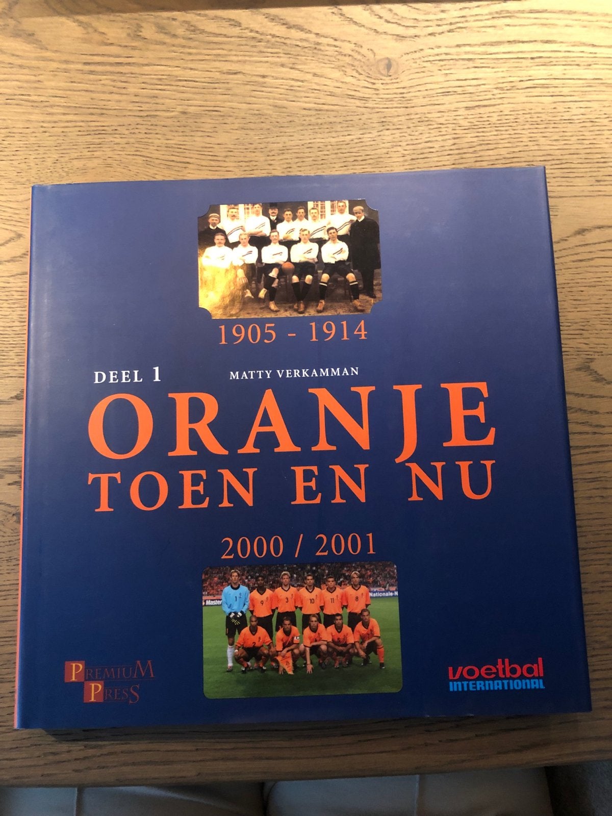 Oranje Toen en Nu - Deel 1 (1905-1914 & 2000-2001), Boeken, Sportboeken, Ophalen of Verzenden, Nieuw, Balsport