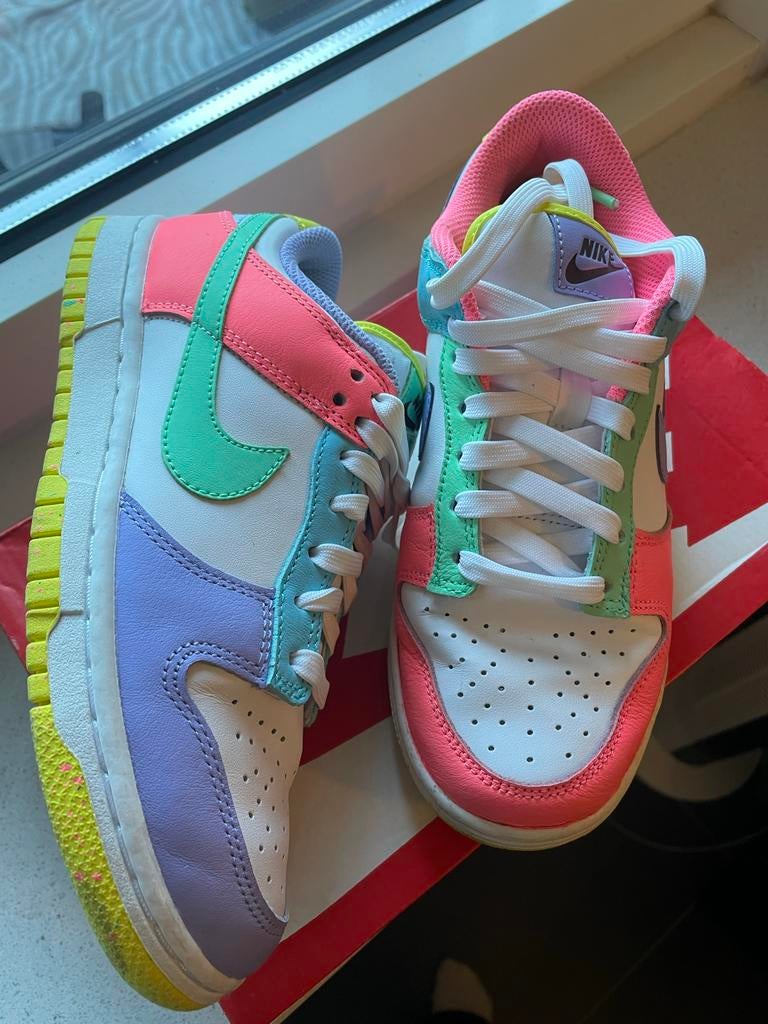 Nike Dunk Low SE Meerkleurig - Levendige Sneakers, Kleding | Dames, Schoenen, Zo goed als nieuw, Sneakers of Gympen, Overige kleuren