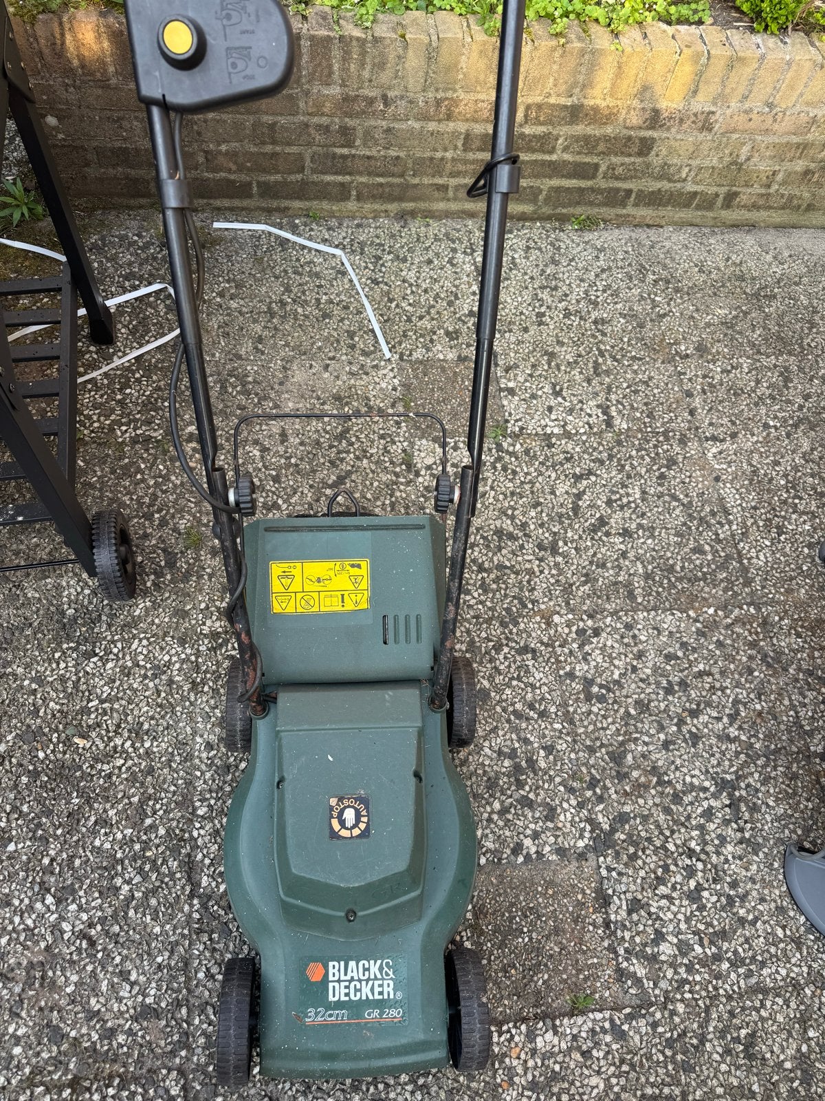 Black & Decker GR280 elektrische grasmaaier 32 cm, Ophalen, Gebruikt, 30 t/m 39 cm, Elektrische grasmaaier
