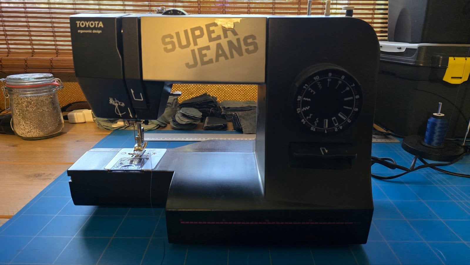 Toyota Super Jeans naaimachine - perfect voor dikke stoffen, Ophalen, Gebruikt, Naaimachine, Overige merken