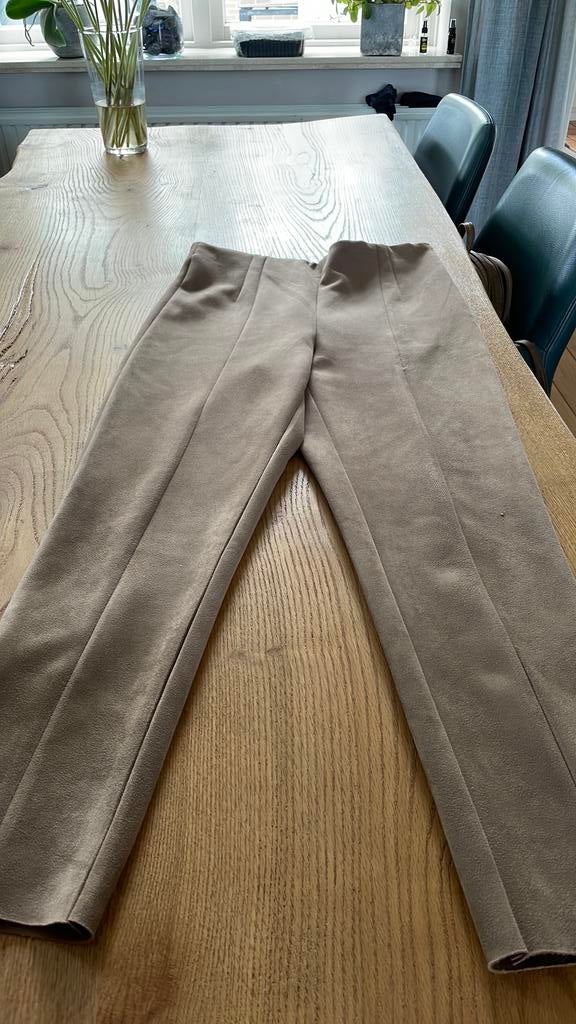 Suede broek, Ophalen of Verzenden, Zo goed als nieuw, Beige
