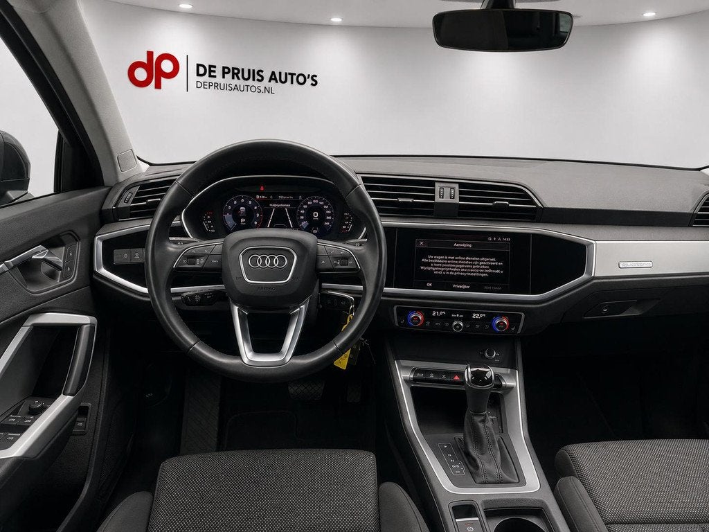 Audi Q3 35 TFSI S edition Apple Carplay Trekhaak Led Koplamp, Auto's, Audi, 15 km/l, 4 cilinders, 1505 kg, Leder en Stof