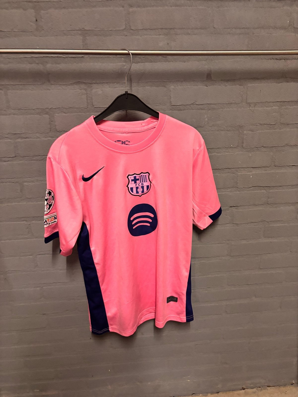 Voetbalshirt FC Barcelona Roze Maat S Nieuw, Ophalen of Verzenden, Nieuw, Maat 36 (S), Roze