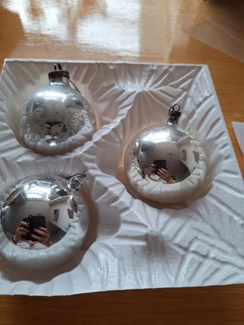3 zilverkleurige kerstballen in doos h, Diversen, Kerst, Original Thüringer christbaumschmuck, Onbekend, Nieuw, Ophalen of Verzenden