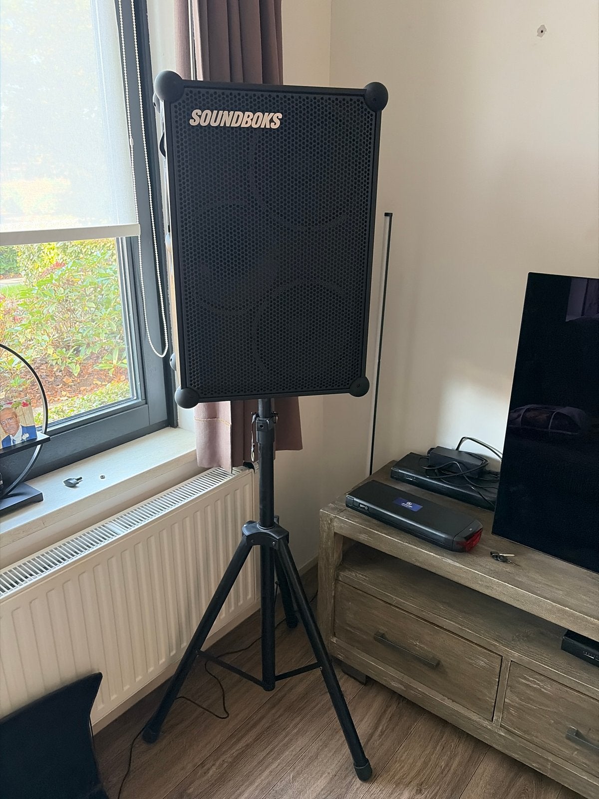 Soundboks 4 te huur met standaard- Krachtige Party Speaker, Party speaker, Zo goed als nieuw, Bluetooth, Ophalen