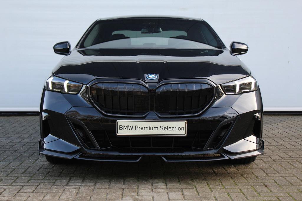 BMW 5 Serie 530e M Sport Automaat / Panoramadak / M Multifun, Automaat, 1998 cc, Achterwielaandrijving, 1800 kg