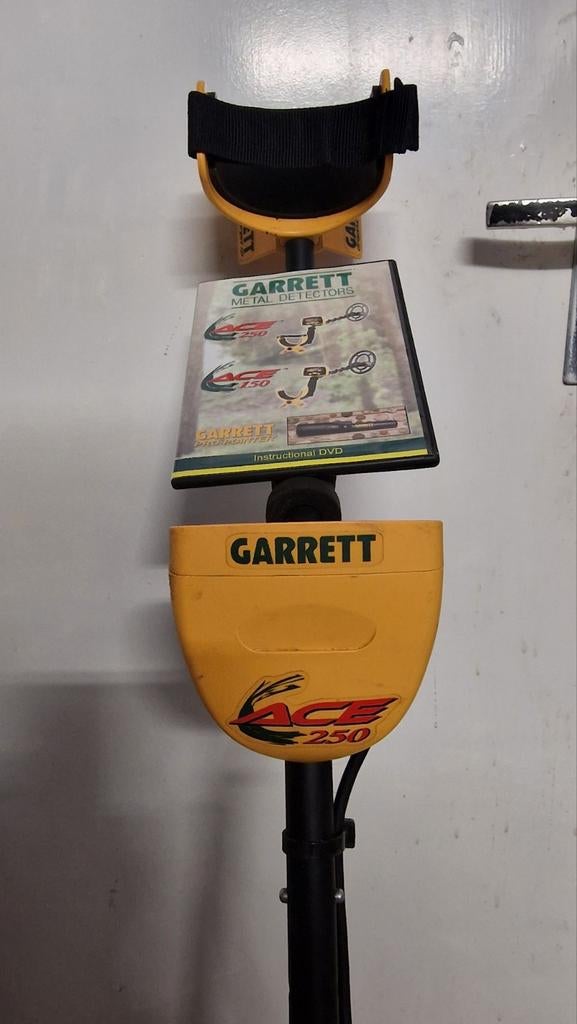 Garrett ACE 250 Metaaldetector met DVD, Garrett, Ophalen of Verzenden, Zo goed als nieuw, 30 cm of minder