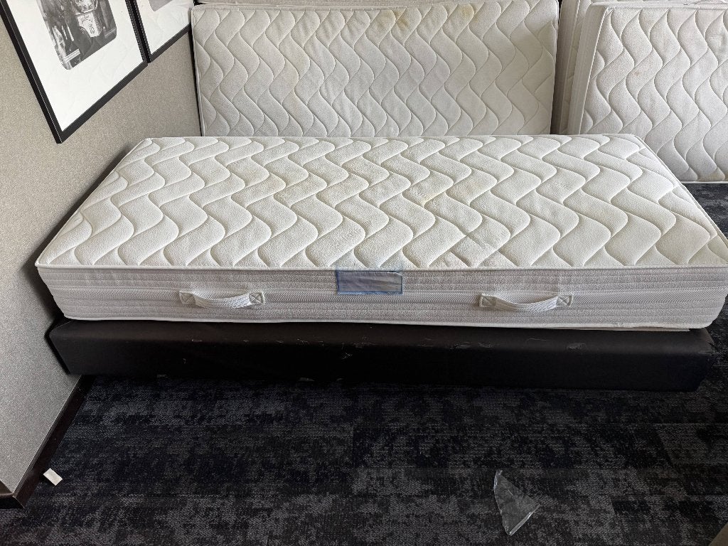 Complete bedden met matras – €25 per stuk | 100 stuks, Ophalen, 90 cm, Eenpersoons, Zo goed als nieuw