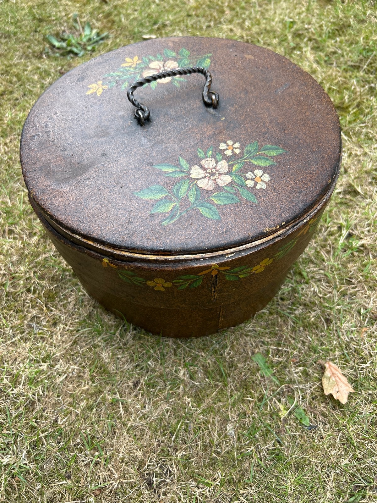 Antieke houten hoedendoos met handgeschilderde bloemen, Ophalen of Verzenden