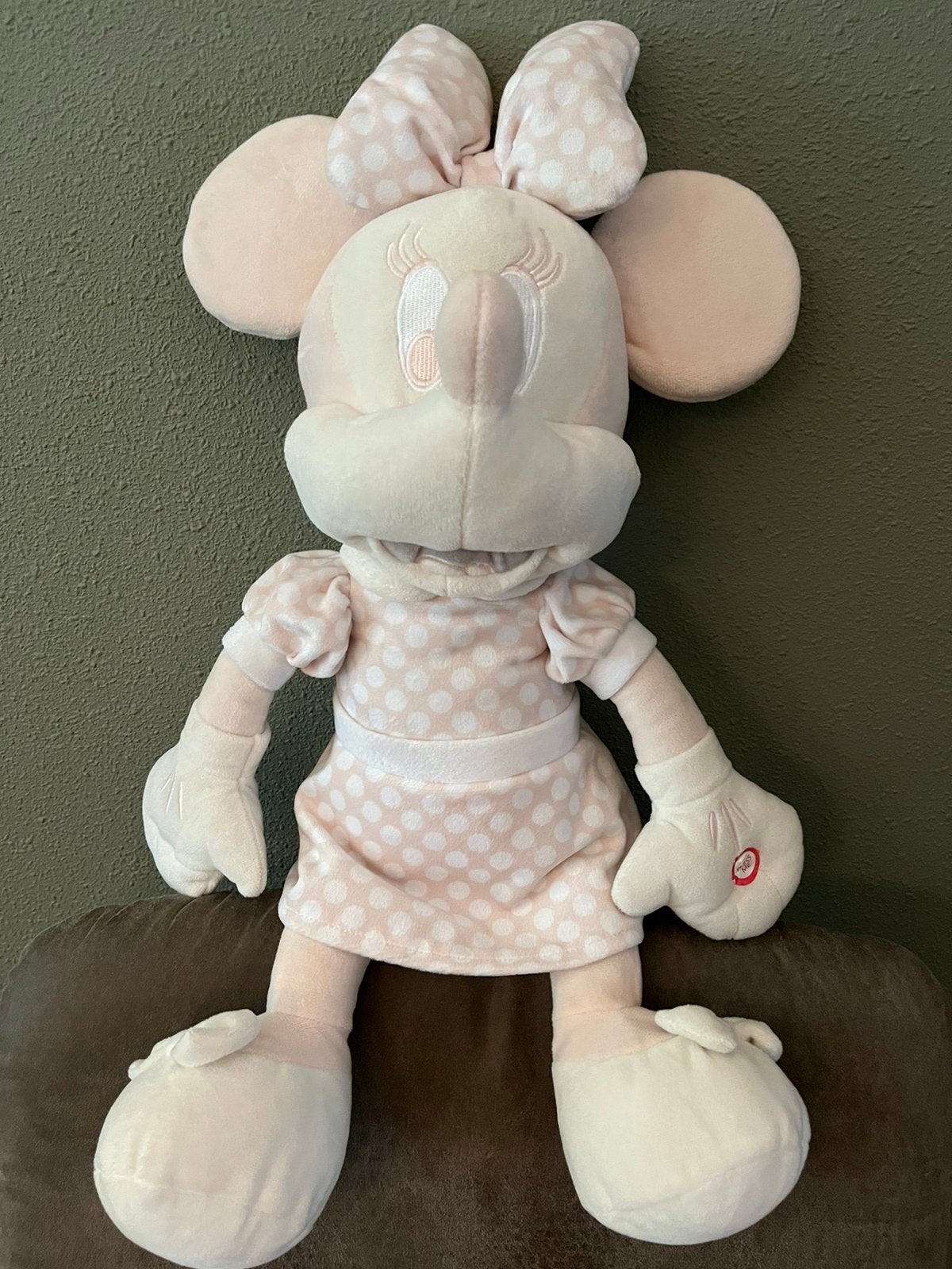 Gave Minnie Mouse licht roze en crème wit Disney 40cm, Ophalen of Verzenden, Mickey Mouse, Zo goed als nieuw, Beeldje of Figuurtje
