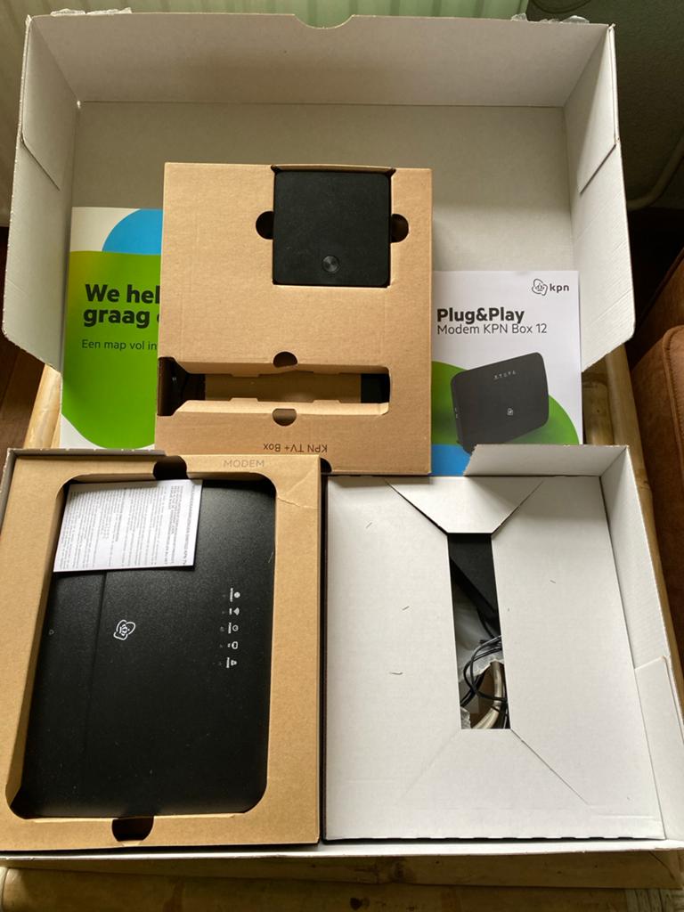 KPN Box 12 Modem - Zo goed als nieuw, Computers en Software, Routers en Modems, Ophalen of Verzenden, Zo goed als nieuw, Router met modem