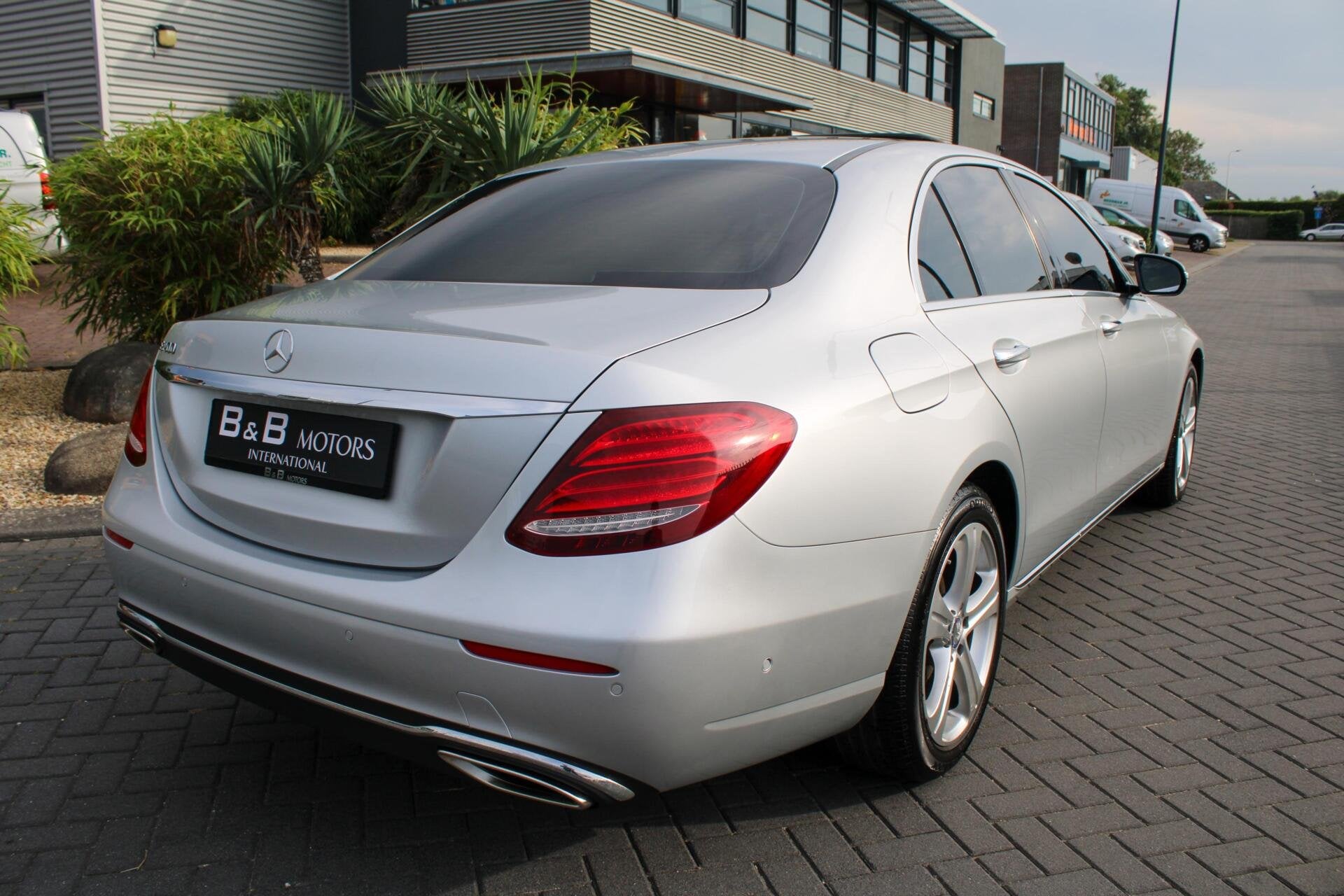 Mercedes-Benz E 200|SFEER|STOELVRW V+A|CAM|DAK|LEER|MEMORY, Automaat, Achterwielaandrijving, Gebruikt, 4 cilinders