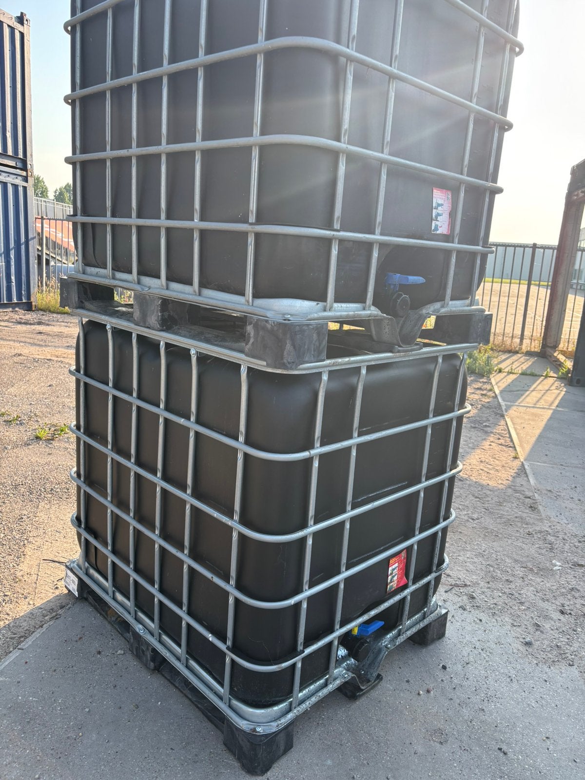 Ibc container zwart 1000liter, Tuin en Terras, Regentonnen, Gebruikt, Kunststof, 150 liter of meer, Met kraantje, Ophalen