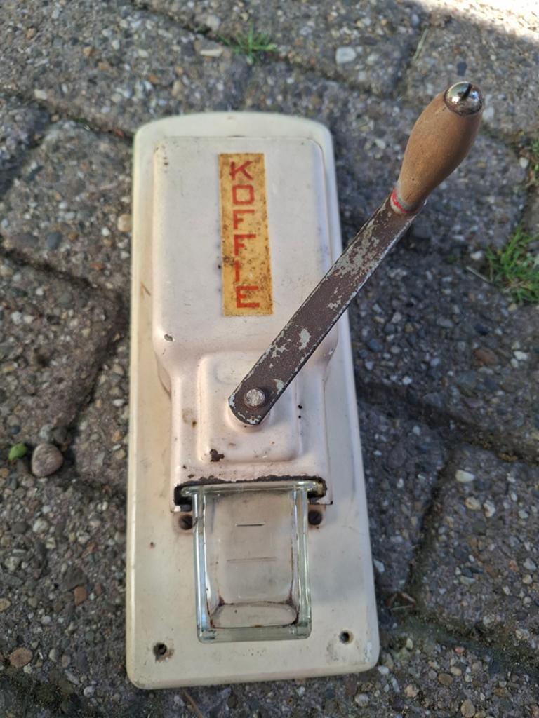 Vintage PeDe Koffiemolen met houten achterplaat, Ophalen of Verzenden