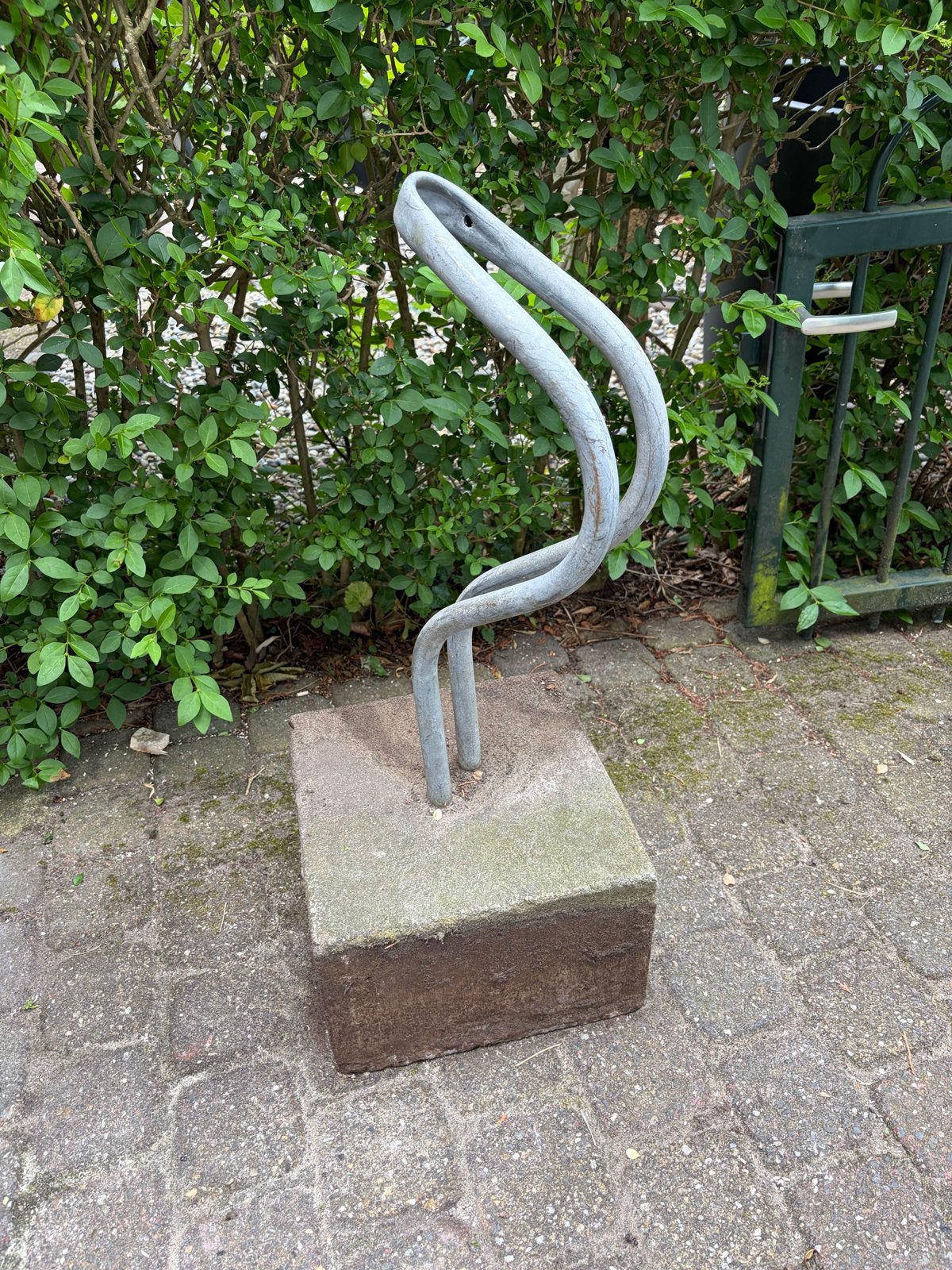 Fietsenrek van metaal en beton, Ophalen, Gebruikt