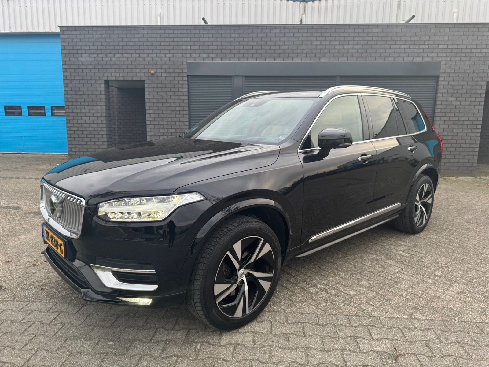 Volvo XC90 B5 AWD Mild Hybrid Facelift model 2020, 4 cilinders, 1969 cc, 7 stoelen, Zwart