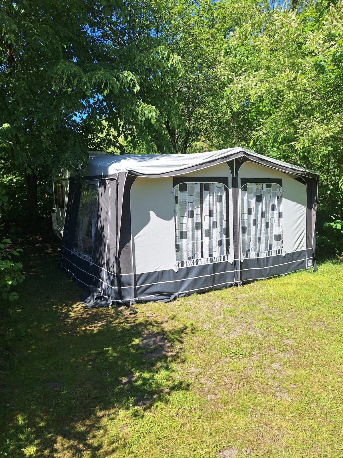 Chateau Calista 403 - Compacte caravan, Chateau, Omvormbare zithoek, Treinzit, Particulier