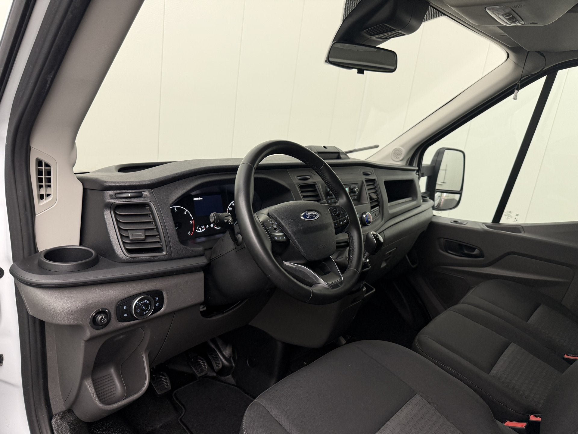 Ford Transit 2.0TDCi 130PK Bakwagen+Laadklep | Dakpoiler | A, Dealer onderhouden, Gebruikt, Euro 6, Ford
