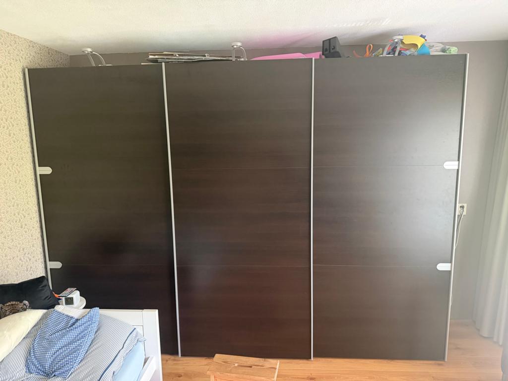 Ruime kledingkast met schuifdeuren zgan, Met plank(en), Gebruikt, 200 cm of meer, Ophalen of Verzenden