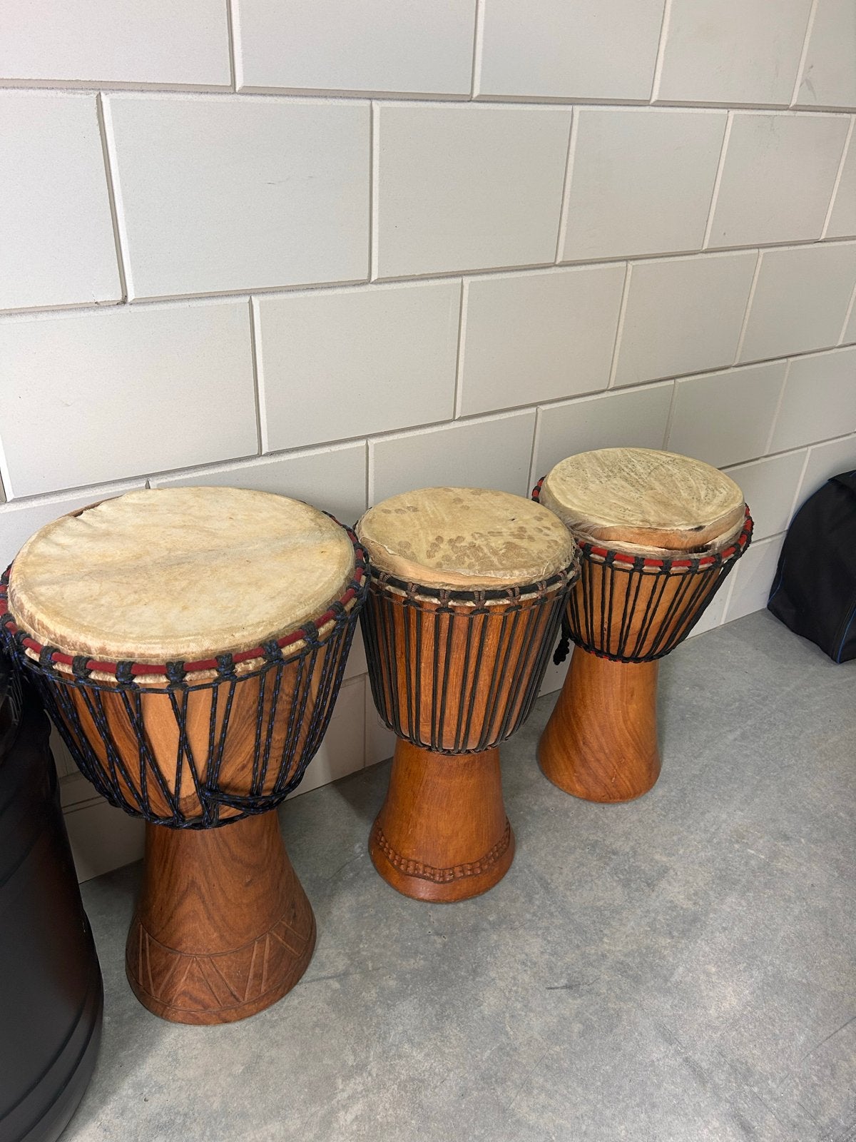 Djembés met kapot vel, Muziek en Instrumenten, Ophalen, Gebruikt, Trommel