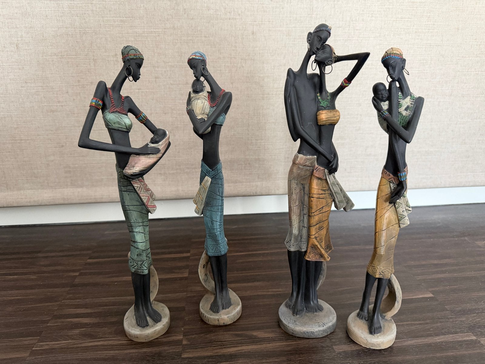 Set van 4 Afrikaanse beelden van vrouwen met kinderen, Groep mensen, Ophalen of Verzenden, Handgemaakt, 20 - 50 cm