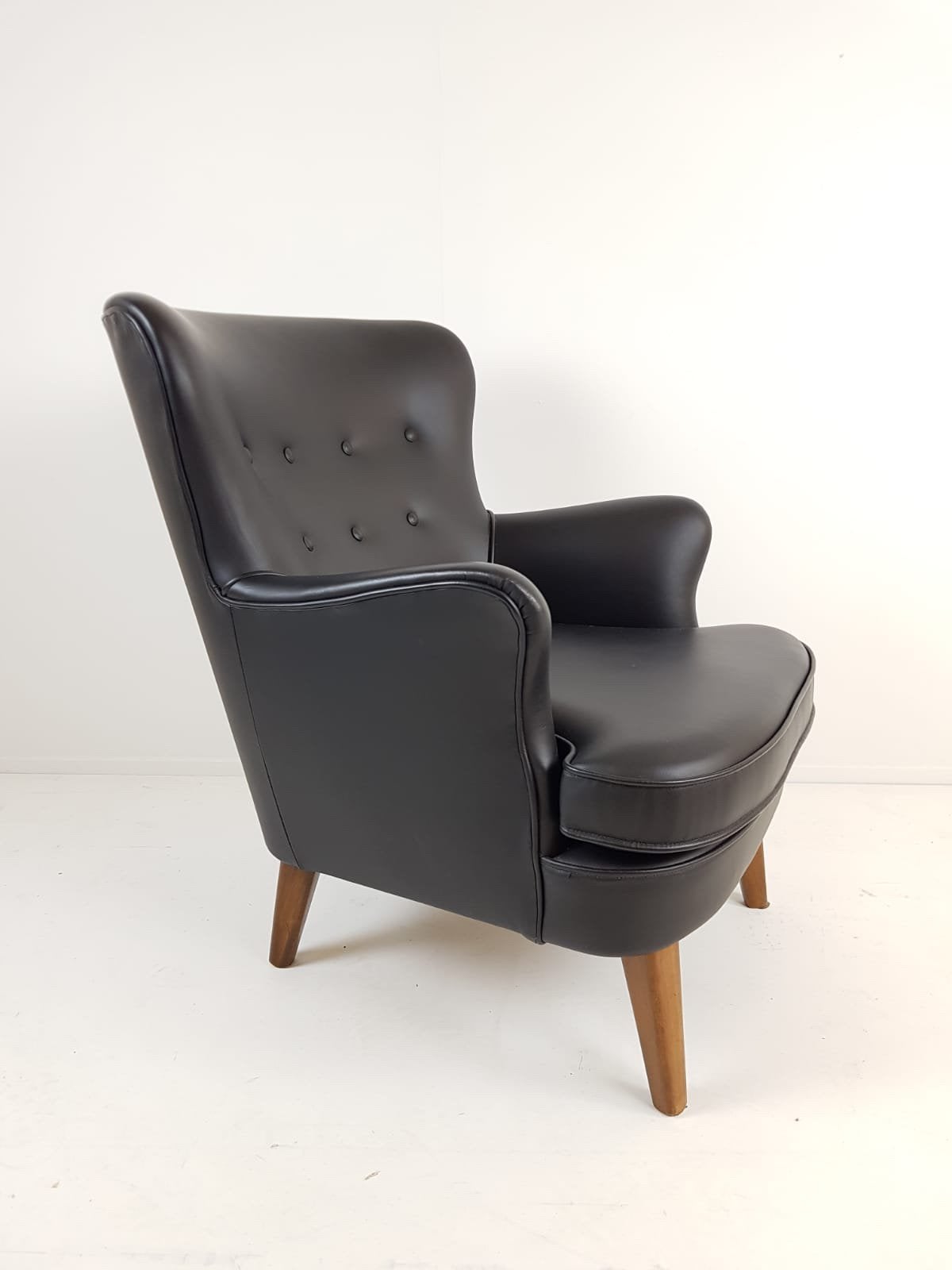 Artifort Theo Ruth fauteuil dames zwart skai, 75 tot 100 cm, Ophalen of Verzenden, Zo goed als nieuw, Stof