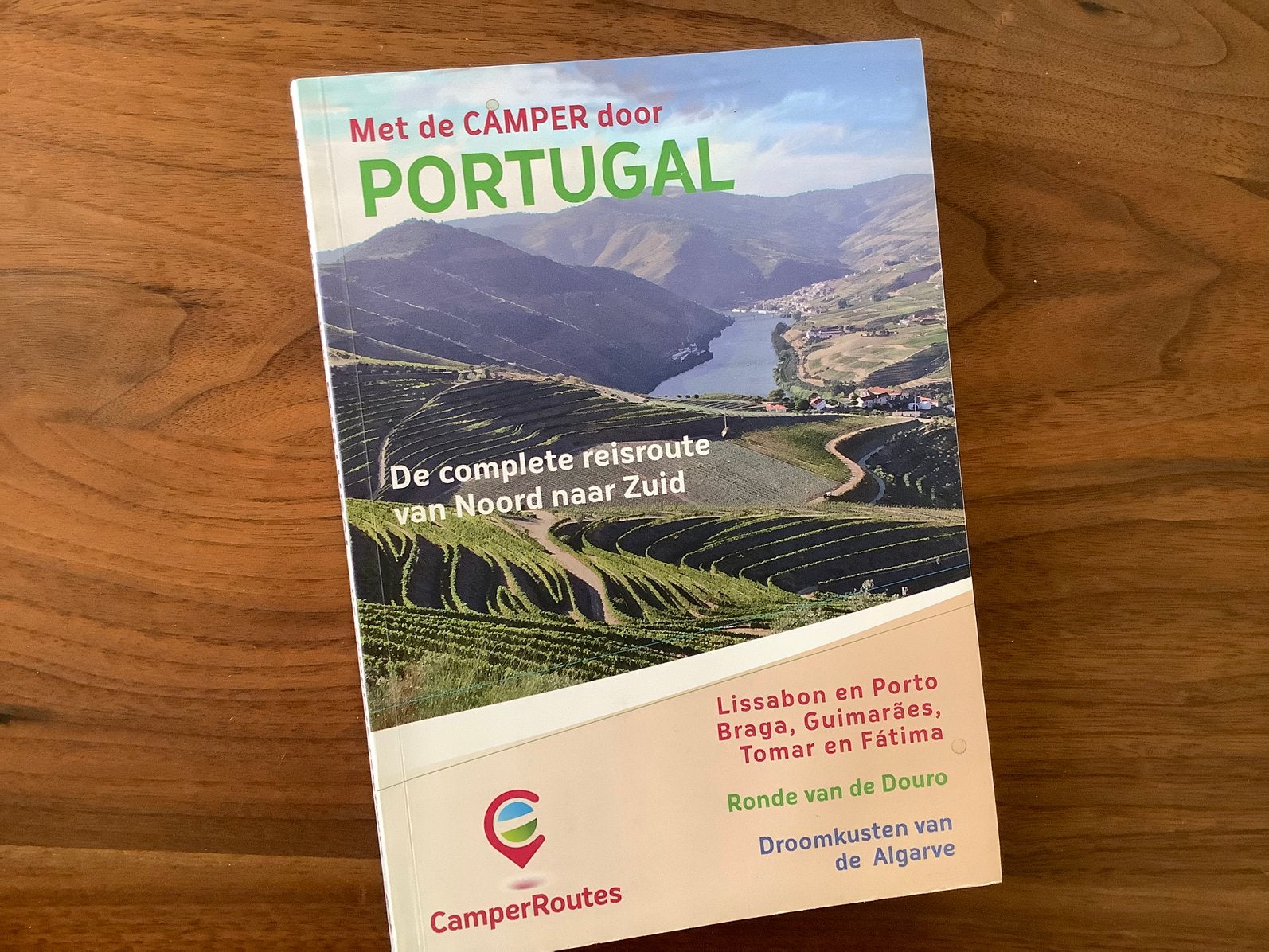 Met de camper door Portugal 208 pg info routes, Ophalen of Verzenden, Overige merken