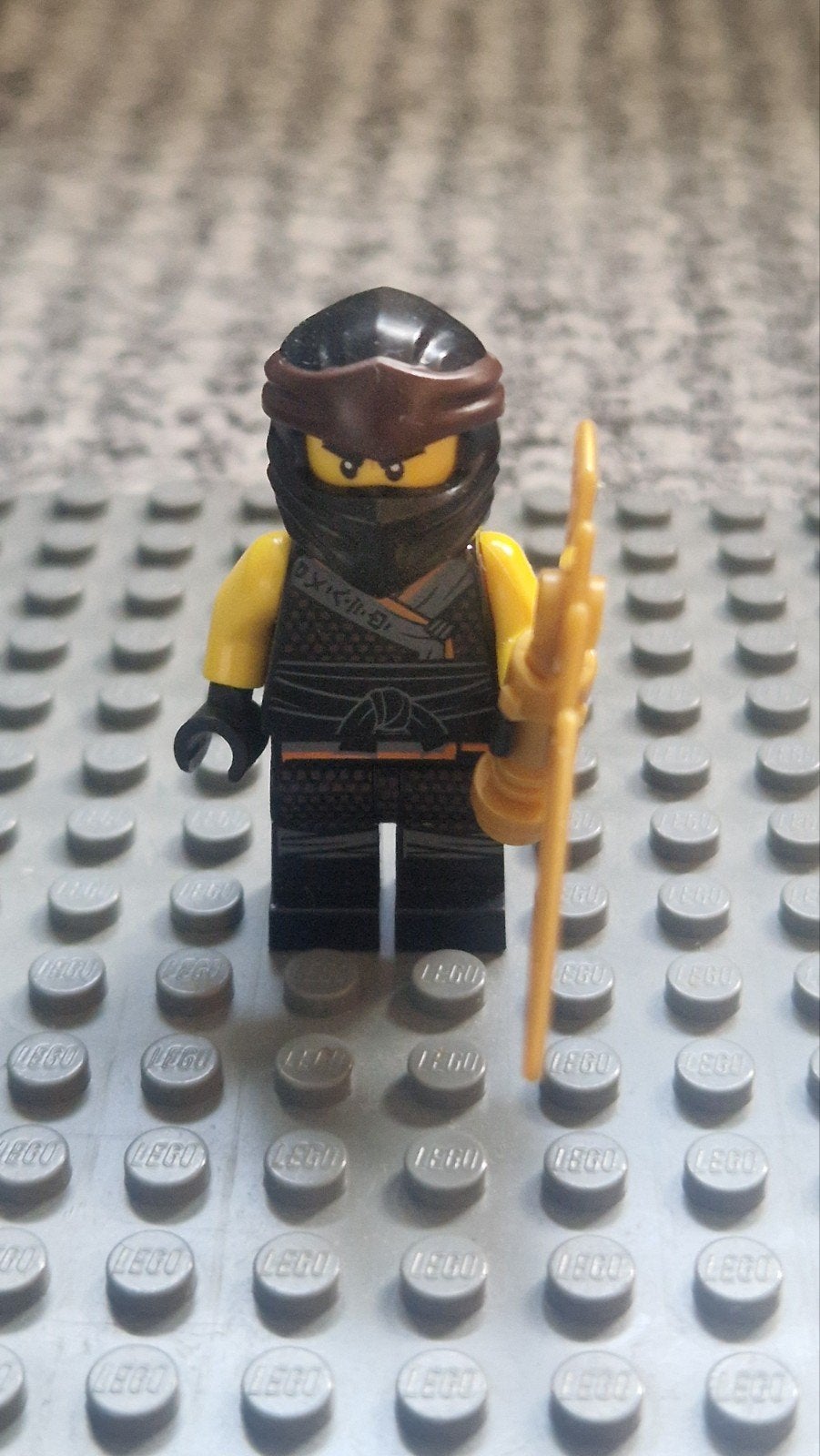 Lego Ninjago minifiguur - Cole met gouden staf, Ophalen of Verzenden, Gebruikt, Overige merken