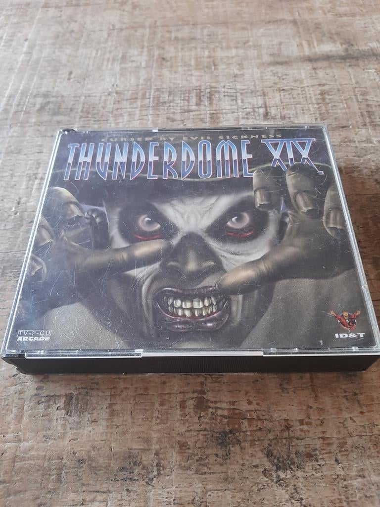 Thunderdome XIX: Cursed by Evil Sickness (2xCD), Cd's en Dvd's, Cd's | Dance en House, Gebruikt, Ophalen of Verzenden