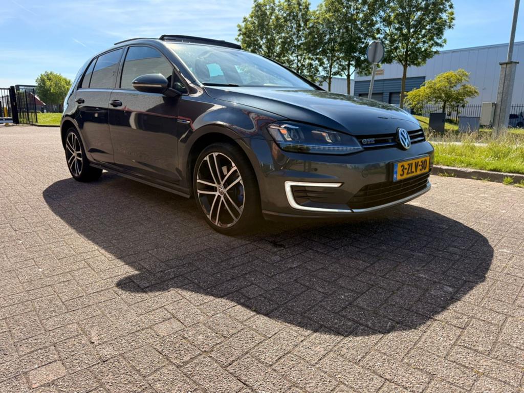 VW Golf 7 GTE 300PK DSG | Pano | G7.5 Scherm | Camera, Auto's, Volkswagen, Particulier, Te koop
