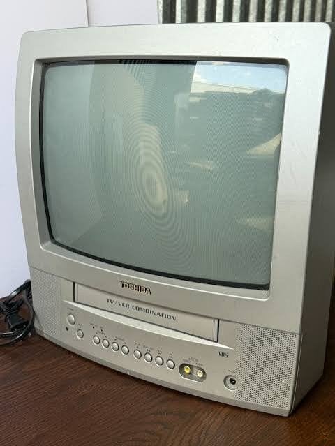 Gezocht: oude tv met vhs speler, Audio, Tv en Foto, Vintage Televisies, Ophalen, Gebruikt, Overige merken