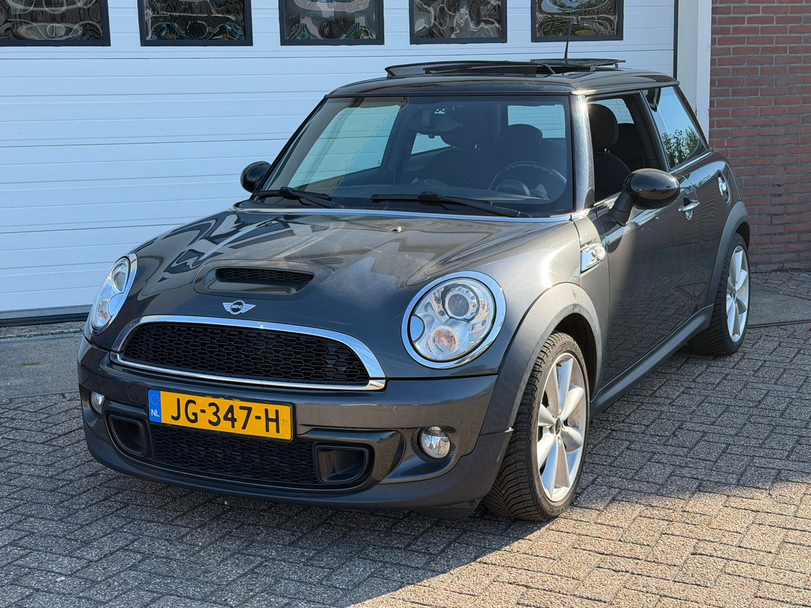 Mini 1.6 Cooper S AUT 2011 Grijs, Zwart, 4 cilinders, 4 stoelen, 49 €/maand