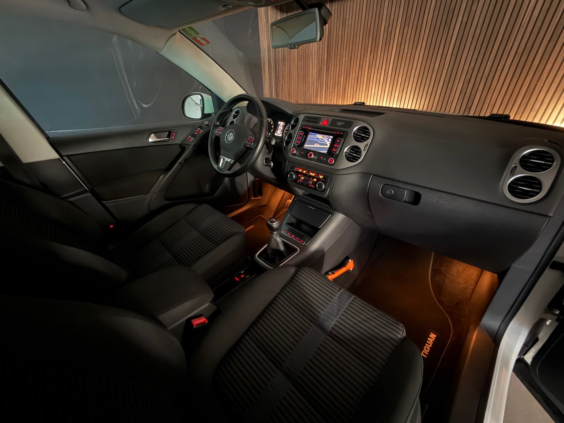 Volkswagen Tiguan 1.4 TSI Sport&Style NAP/AIRCO/TREKHAAK/MUL, Voorwielaandrijving, Euro 5, Gebruikt, Zwart