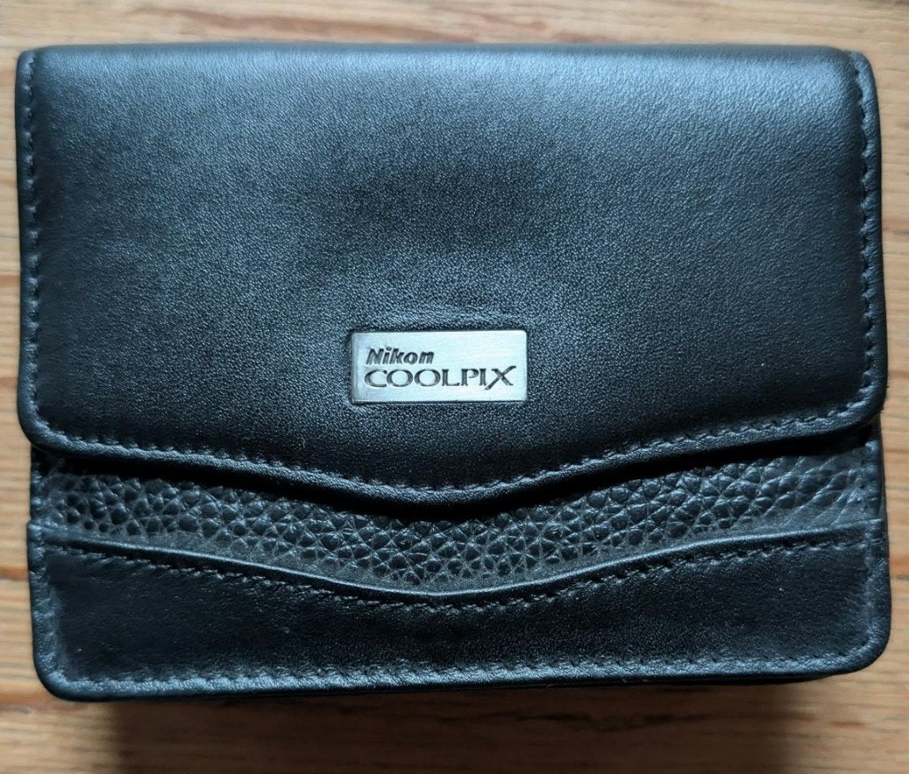 Nikon Zwart leren camera hoesje 11727 met riemlus coolpix, Audio, Tv en Foto, Hoes, Ophalen of Verzenden, Zo goed als nieuw, Zwart