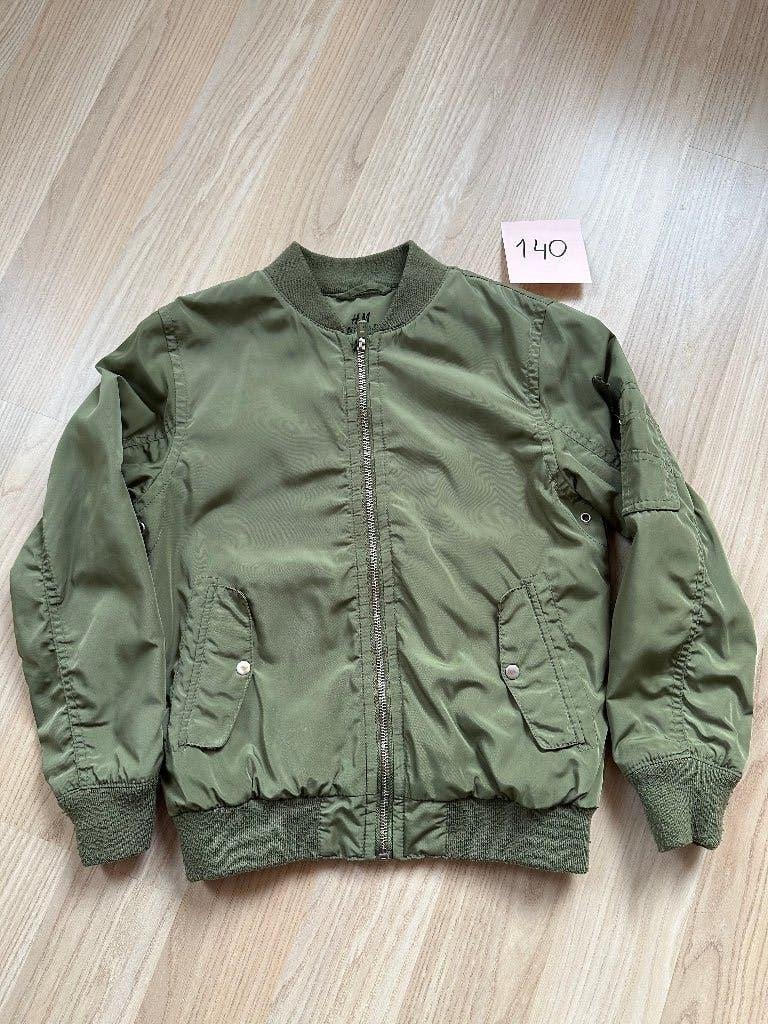 Tussenjas / bomber-jack van H&M legergroen, maat 140, Gebruikt, Jongen of Meisje, H&M, Ophalen of Verzenden