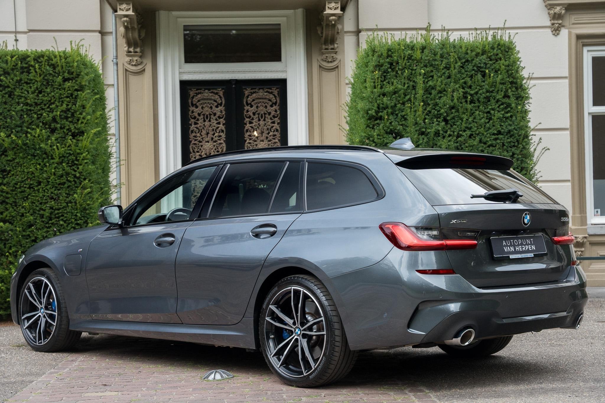 BMW 3-serie Touring 330e xDrive M-Sport TREKHAAK | DRIVING A, Auto's, Gebruikt, Euro 6, 4 cilinders, 1865 kg