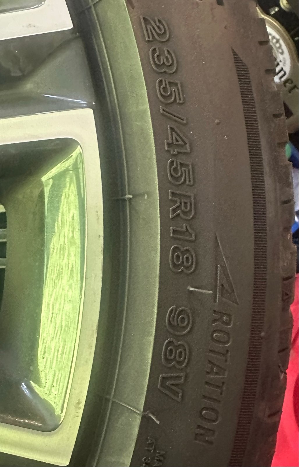 Set Bridgestone 235/45R18 98V banden met Volvo velgen, Auto-onderdelen, Banden en Velgen, Ophalen, 18 inch, Gebruikt, Banden en Velgen