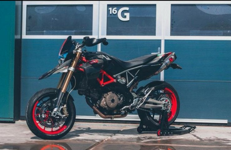 Aprilia Dorsoduro factory 750, Particulier