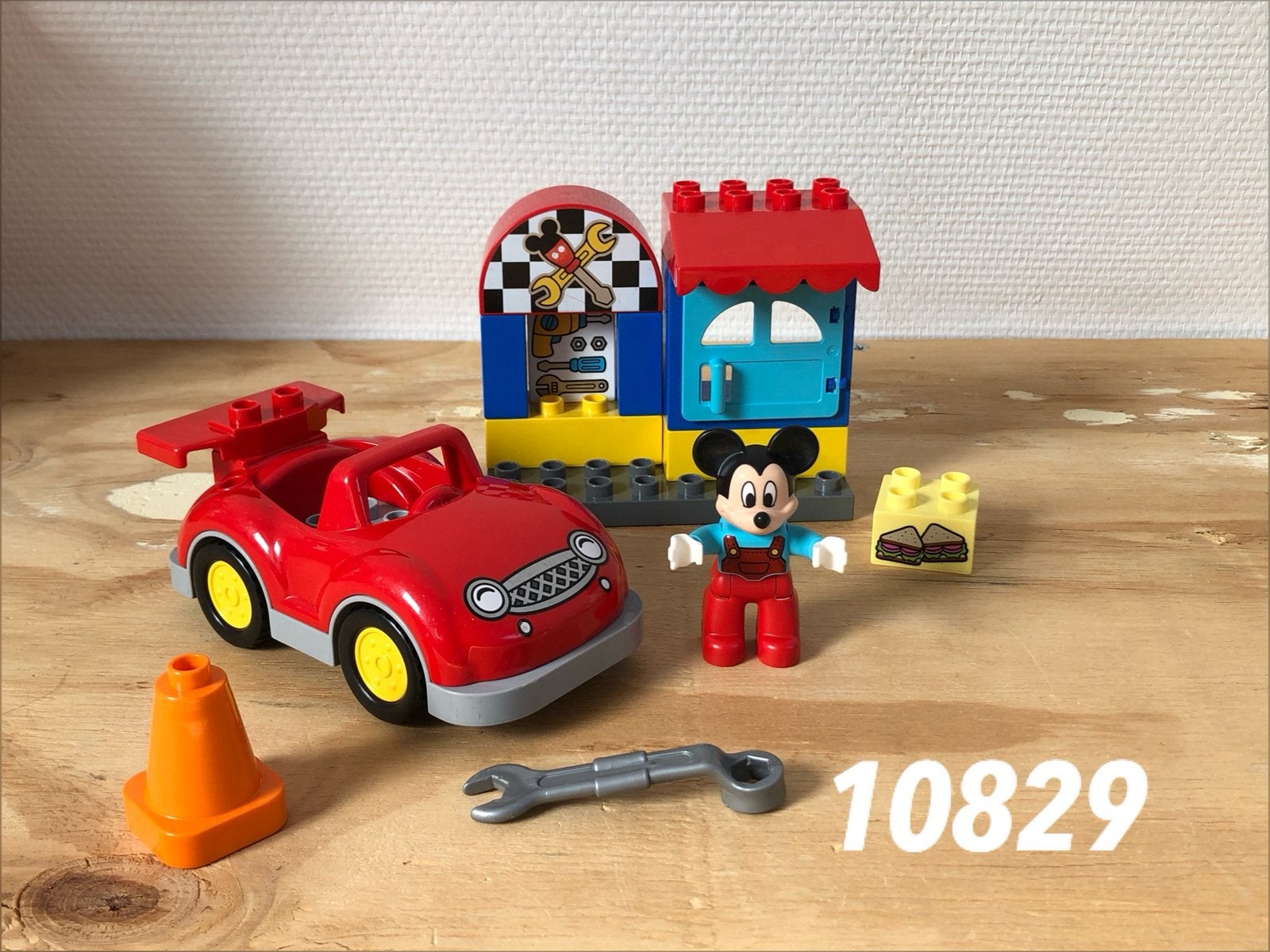 Duplo mickey s autogarage 10829 (compleet) 1, Ophalen of Verzenden, Zo goed als nieuw, Complete set, Duplo