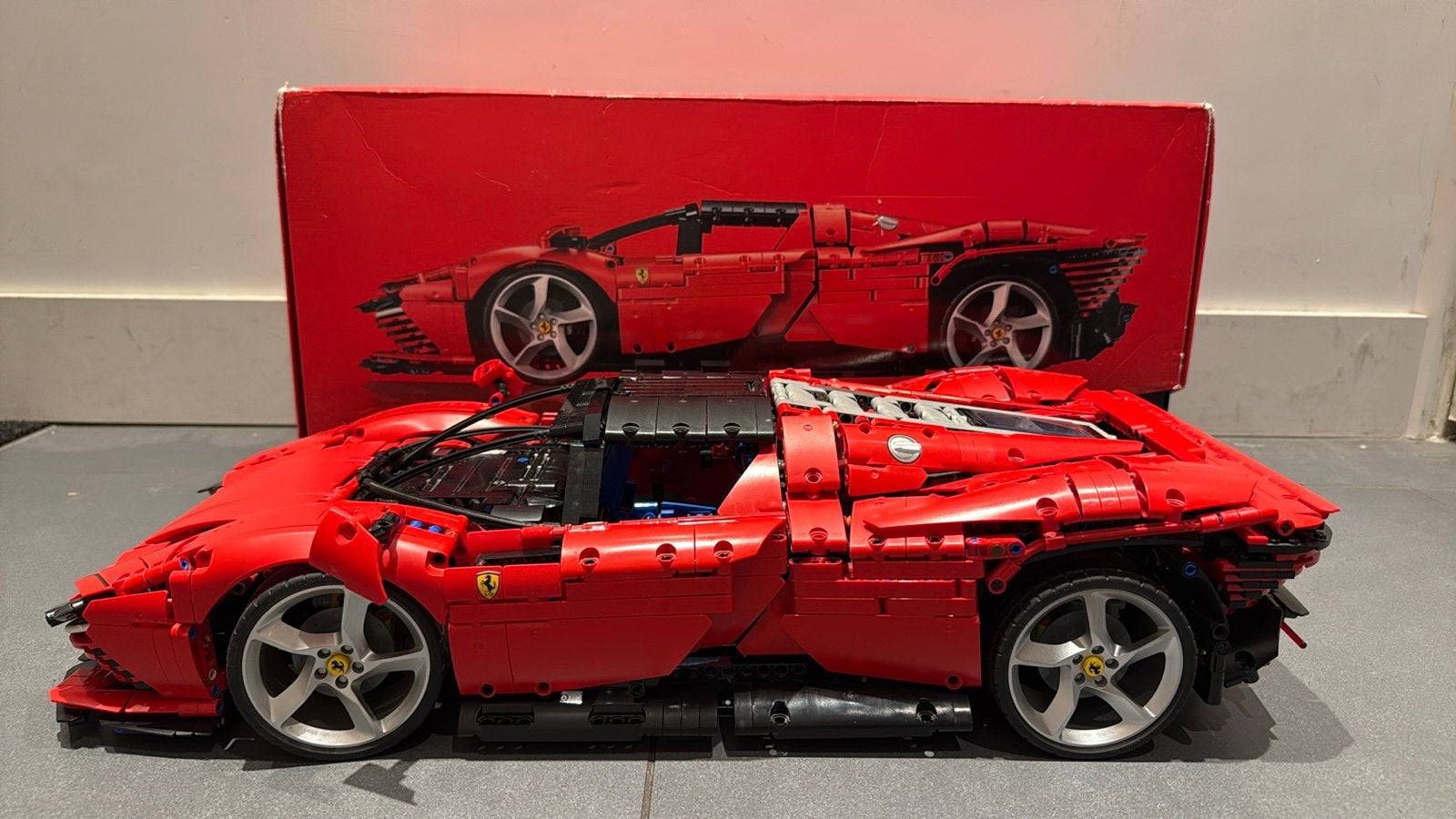Lego Technic Ferrari Daytona SP3 - Zo goed als nieuw, Auto, Groter dan 1:32, Zo goed als nieuw, Ophalen