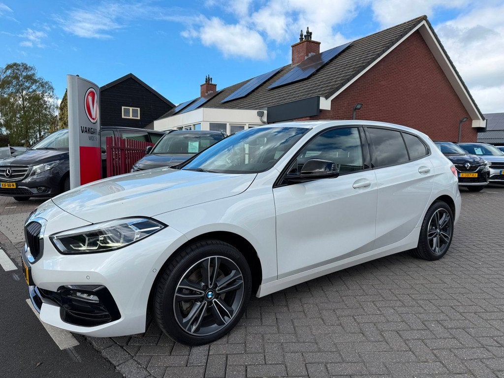 BMW 1-serie 118i Executive Sport Line Aut. RIJKLAARPRIJS!, Auto's, 12 maanden, Gebruikt, Wit, Origineel Nederlands