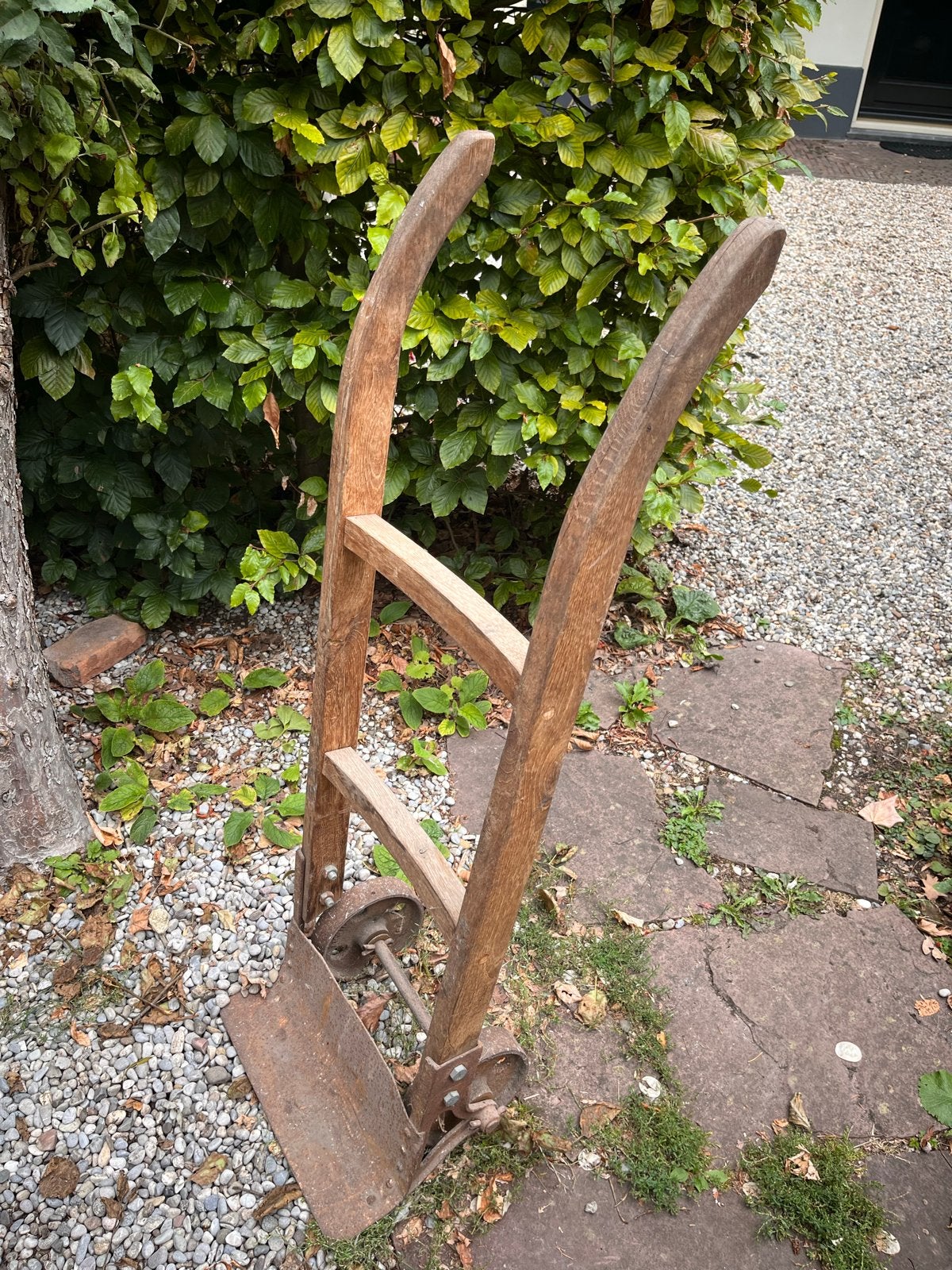 Antieke steekwagen met eikenhouten frame, Ophalen
