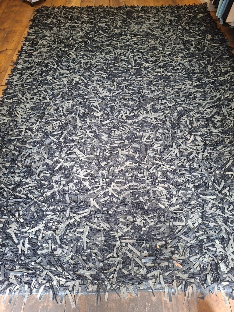 Handgemaakt lederen zwart Kleed, Huis en Inrichting, Stoffering | Tapijten en Kleden, Ophalen, Gebruikt, Zwart, Vintage