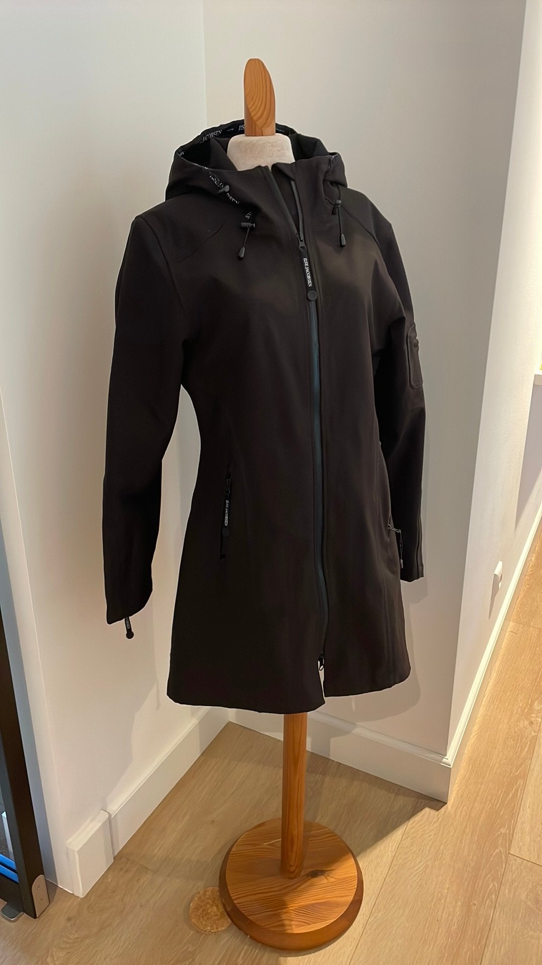 Ilse Jacobsen softshell rgenjas mt 38, Verzenden, Maat 38/40 (M), Zwart