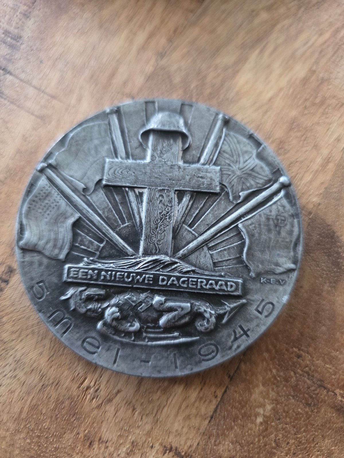 Herdenkingspenning 5 Mei 1945 - Een Nieuwe Dageraad, Postzegels en Munten, Ophalen of Verzenden, Overige materialen, Nederland