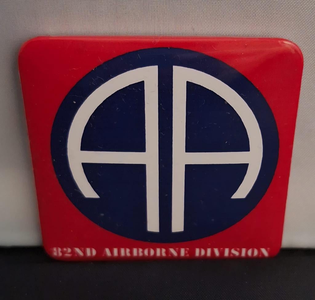 WW2 82nd Airborne Division magneet, Ophalen of Verzenden, Luchtmacht, Amerika, Embleem of Badge