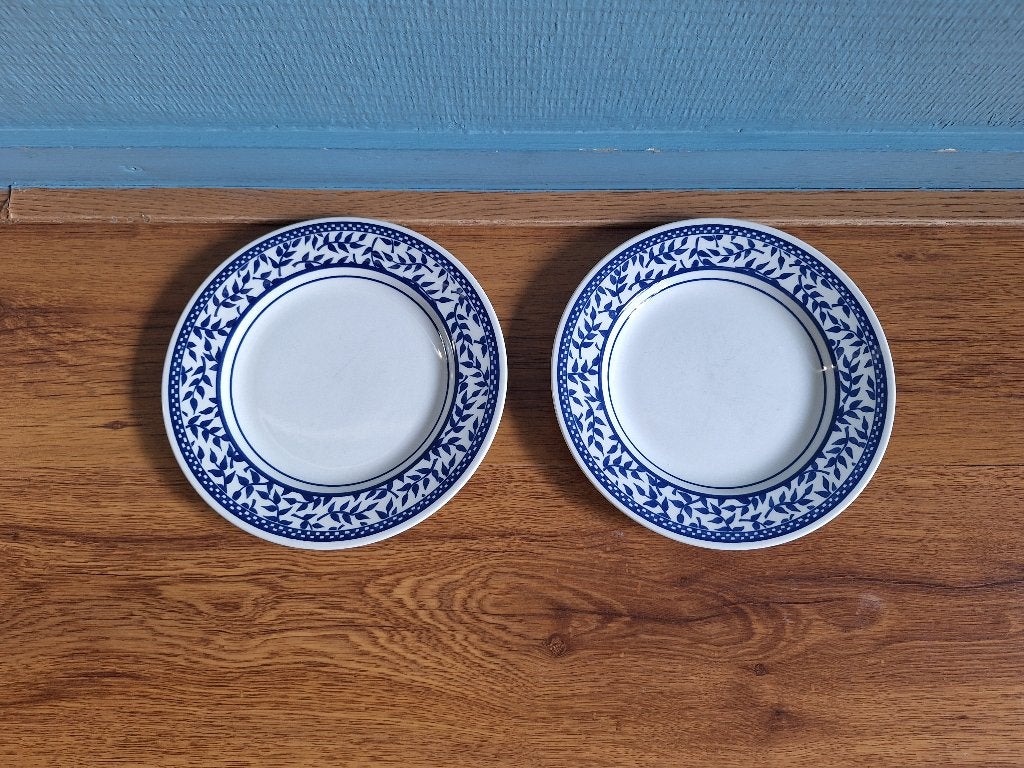 2 Witte ontbijtbordjes met blauw gedecoreerde rand, Ophalen of Verzenden, Zo goed als nieuw, Bord(en), Overige stijlen