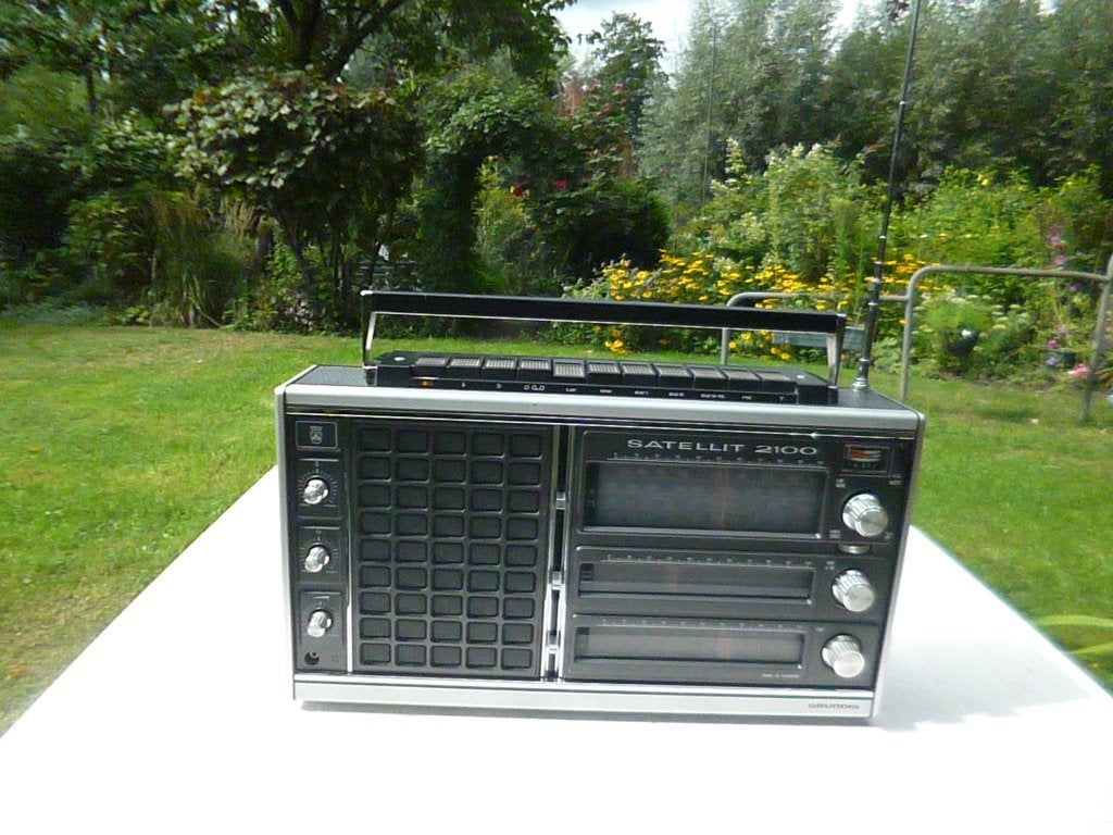 GRUNDIG Satellit 2100, wereldontvanger ; goed werkend., Ophalen of Verzenden, Gebruikt, Wereldontvanger